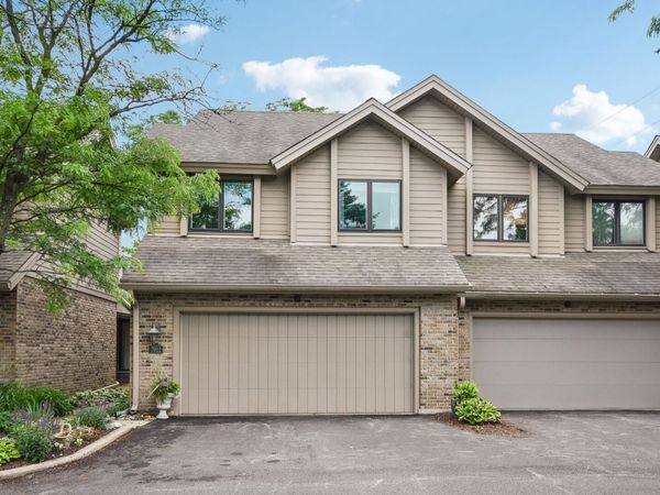 7912 S Garfield Avenue , Burr Ridge, IL 60527