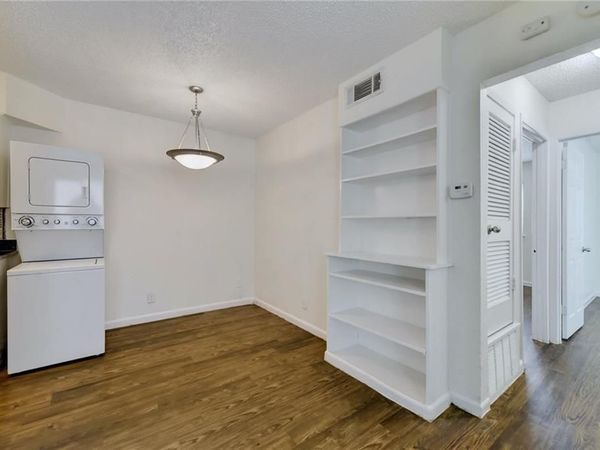 2401 Manor RD, Unit 121, Austin, TX 78722