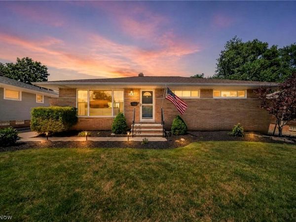 145 E Englewood Drive , Seven Hills, OH 44131
