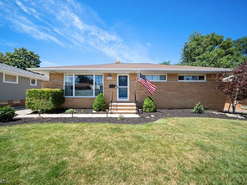 145 E Englewood Drive, Seven Hills, OH 44131 Photo 2