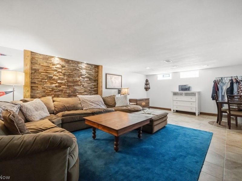 145 E Englewood Drive, Seven Hills, OH 44131 Photo 22