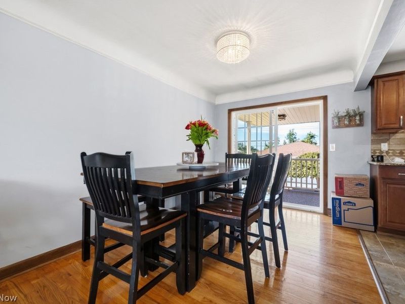 145 E Englewood Drive, Seven Hills, OH 44131 Photo 6