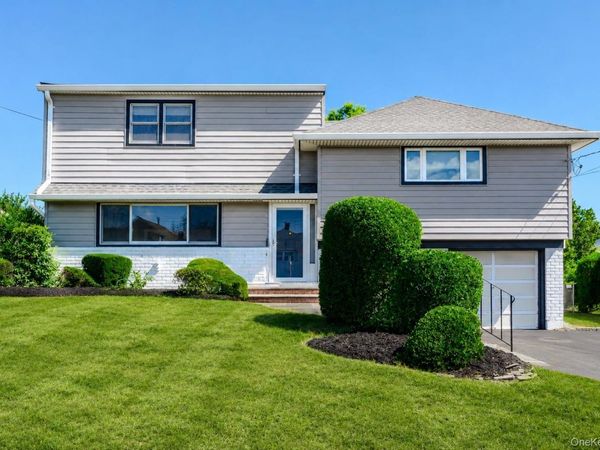 190 W Waukena Avenue , Oceanside, NY 11572