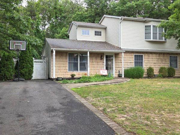 132 13th Avenue , Holtsville, NY 11742