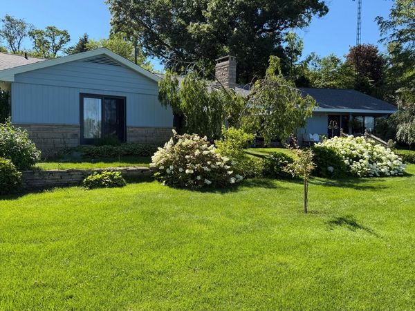 55895 Inn-D-Inn Drive, Dowagiac, MI 49047