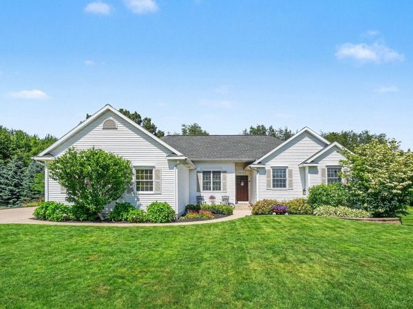 13154 Acacia Drive, Grand Haven, MI 49417