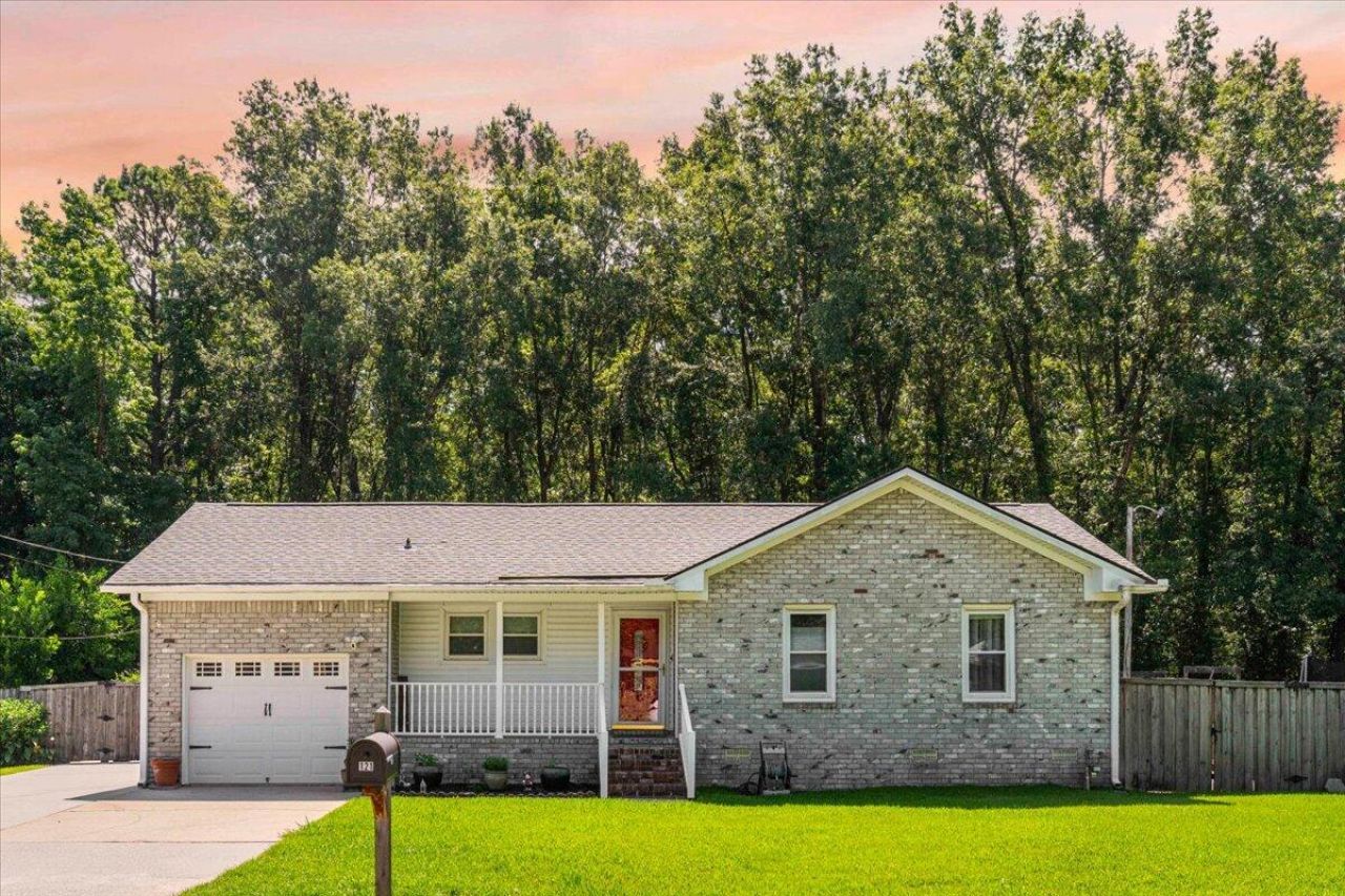 121 Gator Drive Photo 1