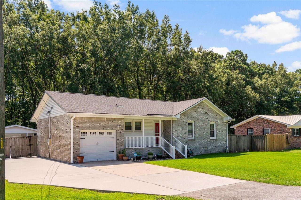 121 Gator Drive Photo 2