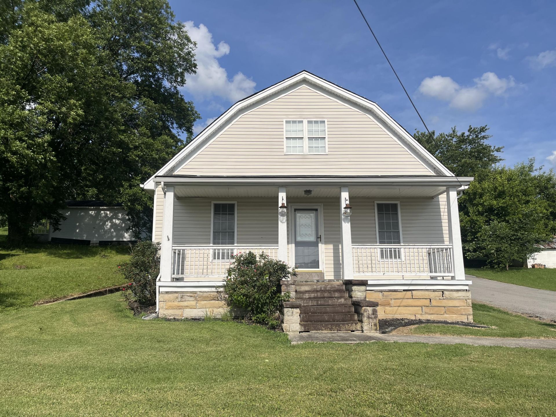 104 N Mcwhorter Street, London, KY 40741 Main Photo