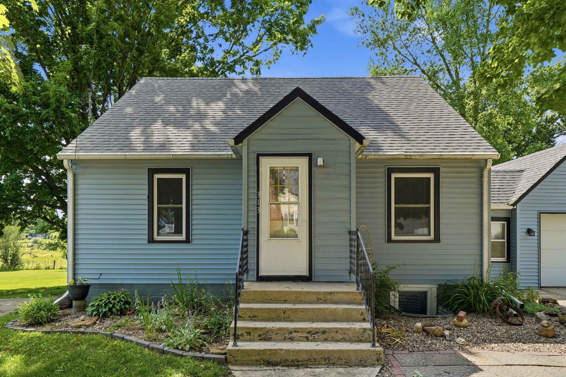 313 Prairie Avenue, Strawberry Point, IA 52076 Main Photo