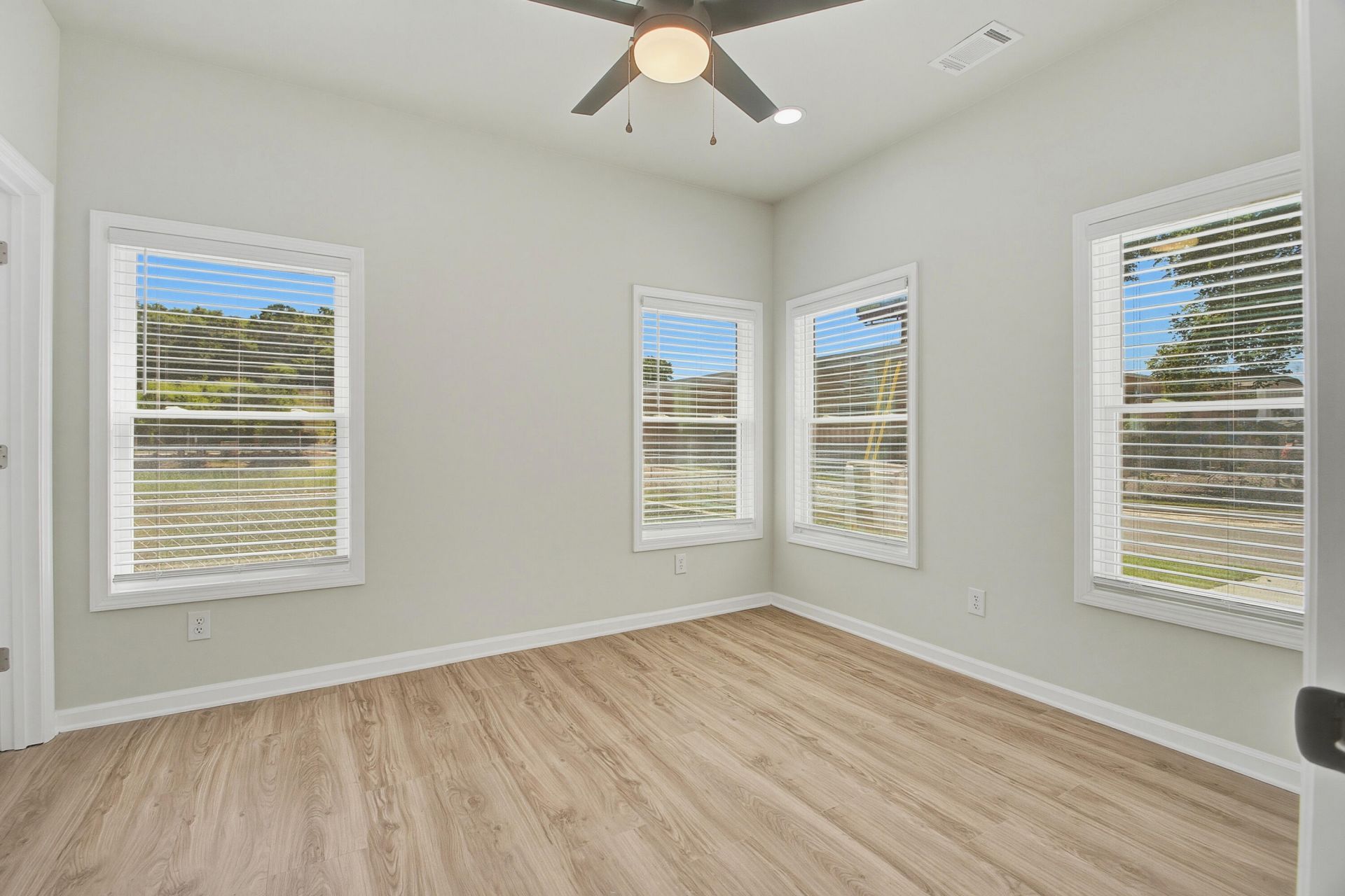 4705 Boundary Street Photo 12