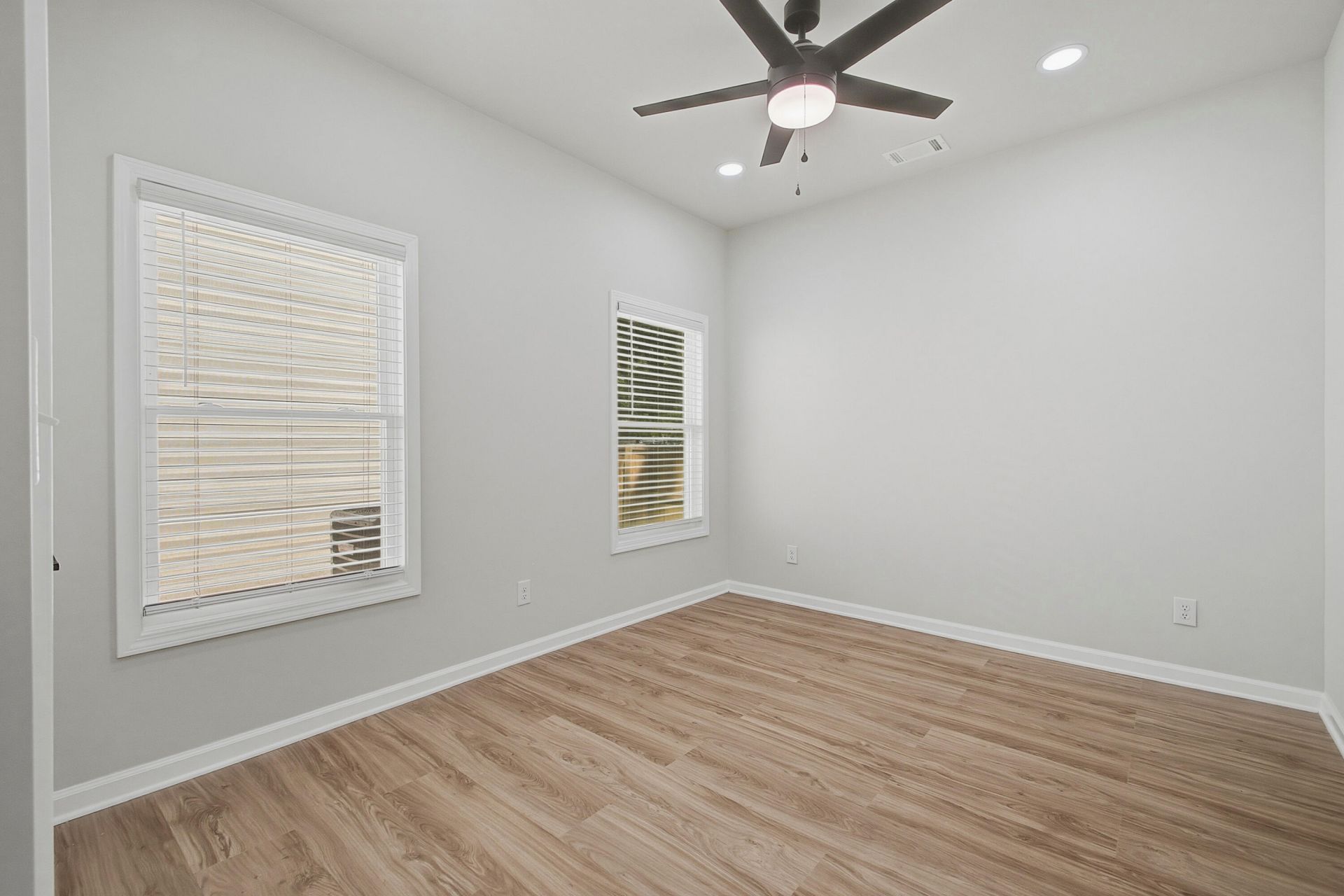 4705 Boundary Street Photo 15