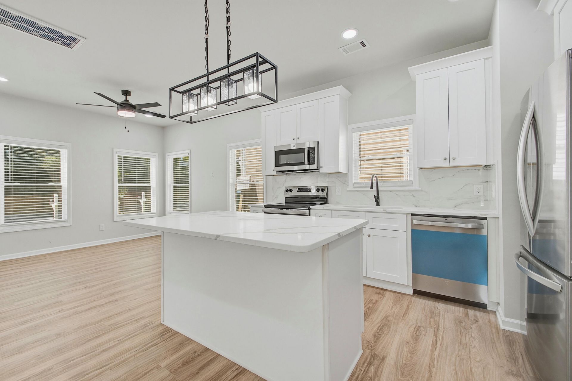 4705 Boundary Street Photo 9