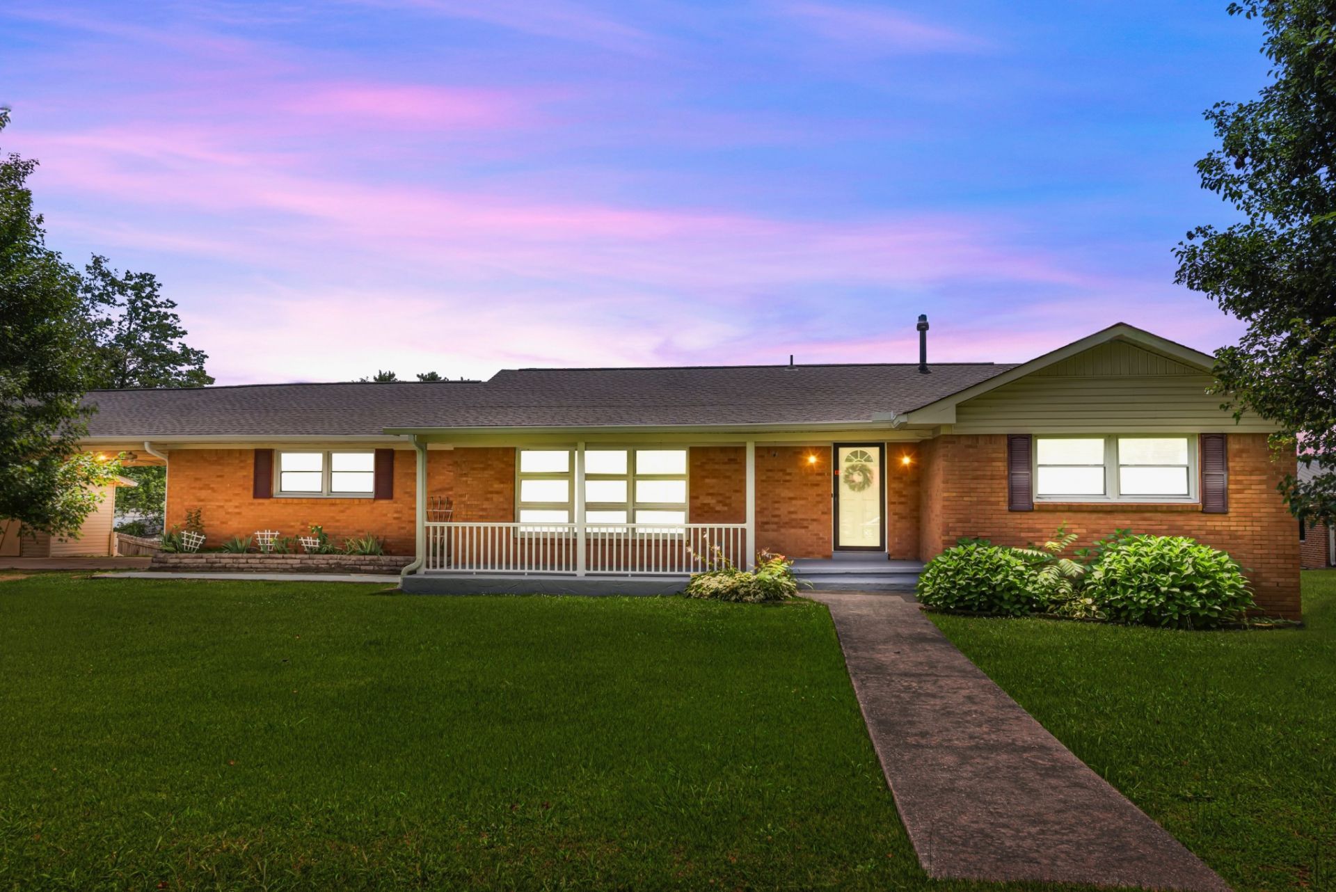 124 W Brooklyn St Linden, TN 37096