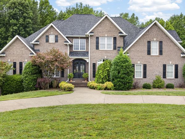 329 New Heritage Dr , Cookeville, TN 38506