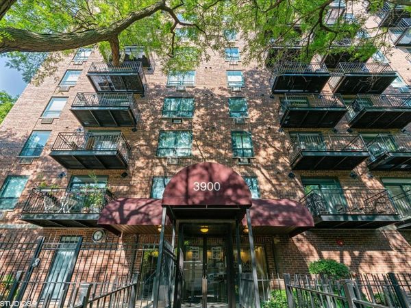 3900 N Pine Grove Avenue , Unit 209, Chicago, IL 60613