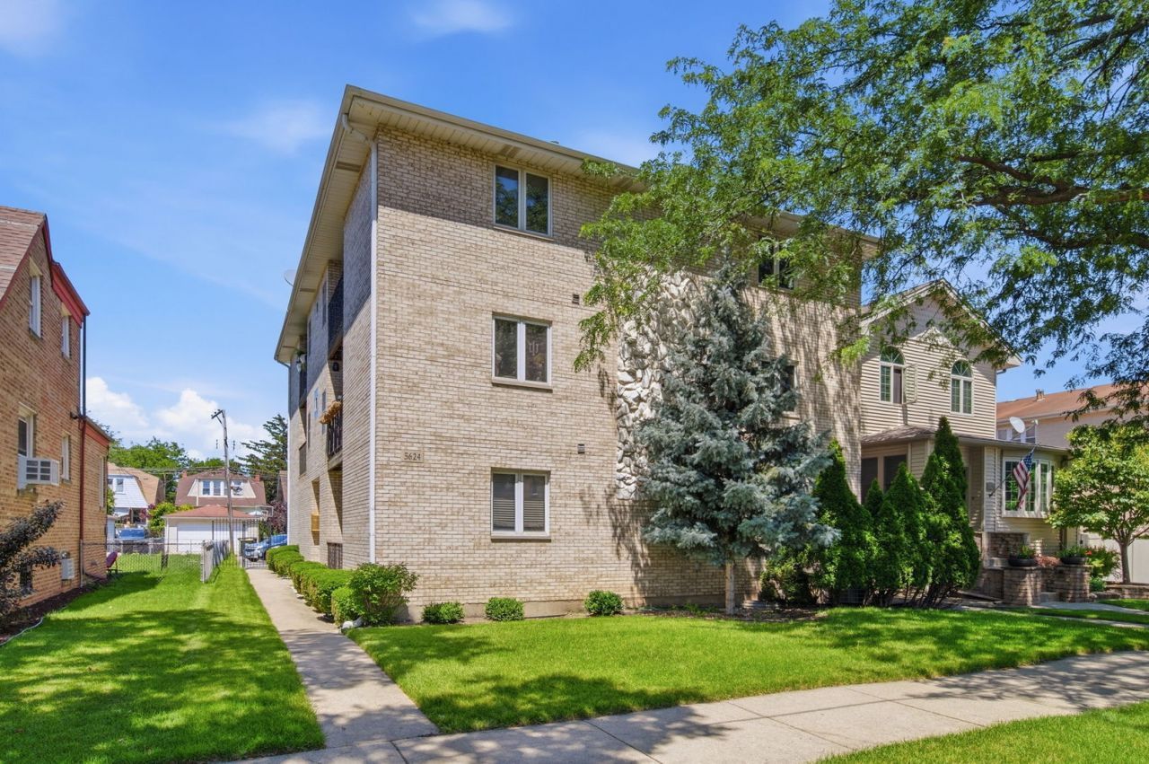 5624 W Higgins Avenue, Unit 2S, Chicago, IL 60630 Main Photo