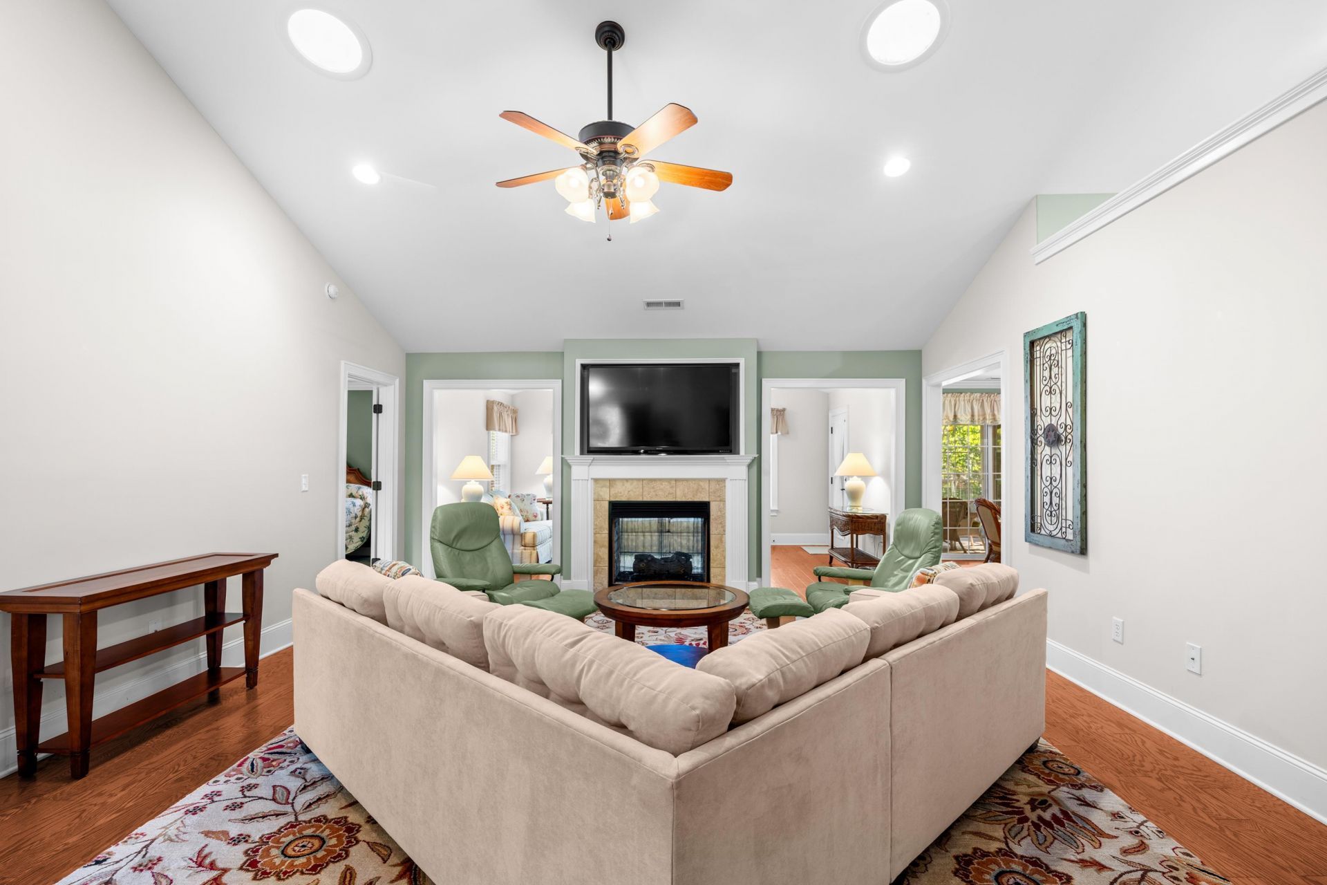 504 Harrington Ct. Photo 7