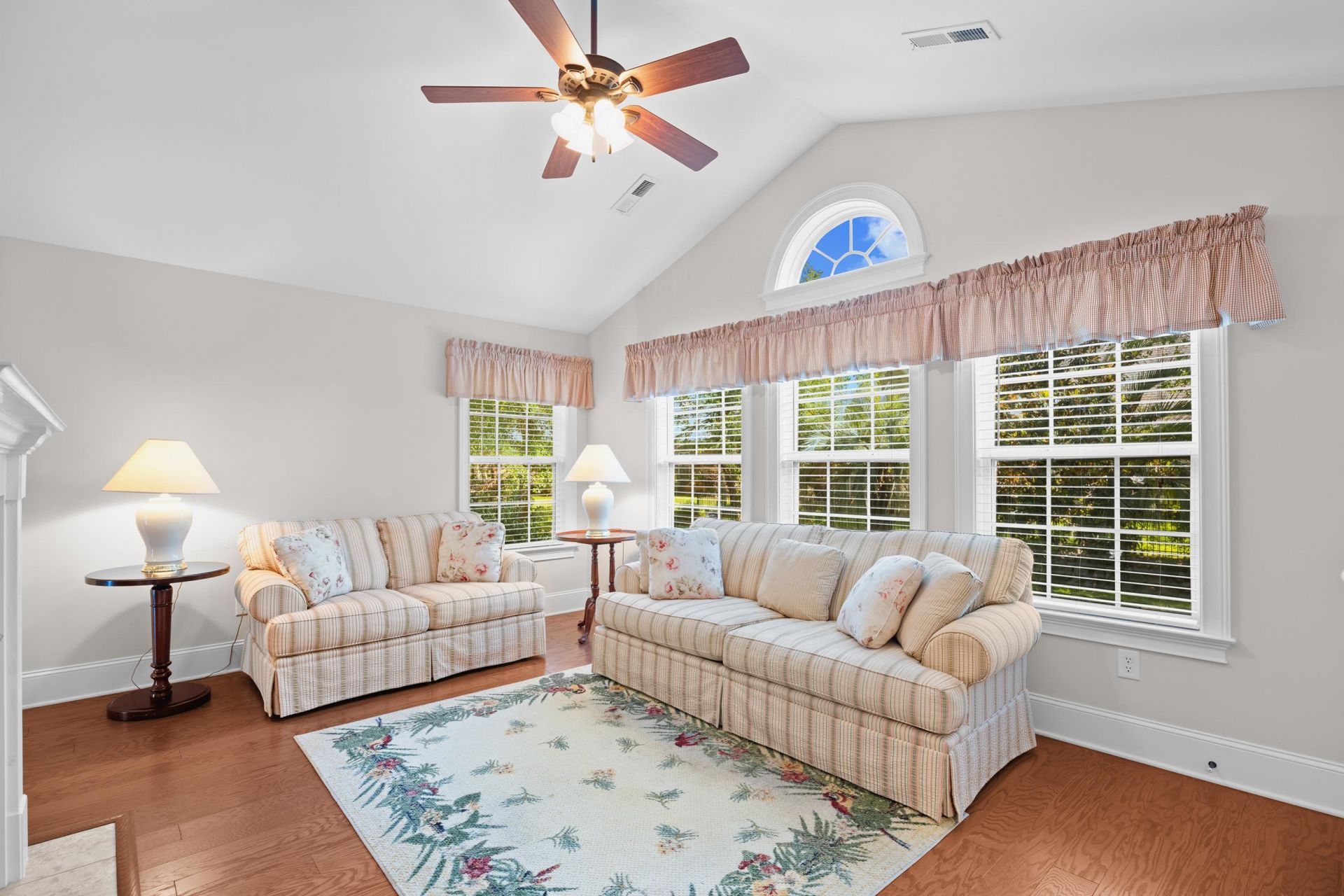 504 Harrington Ct. Photo 9