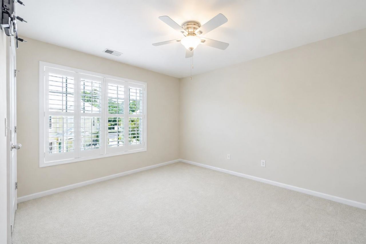 316 Saint Catherine Bay Ct. Photo 32