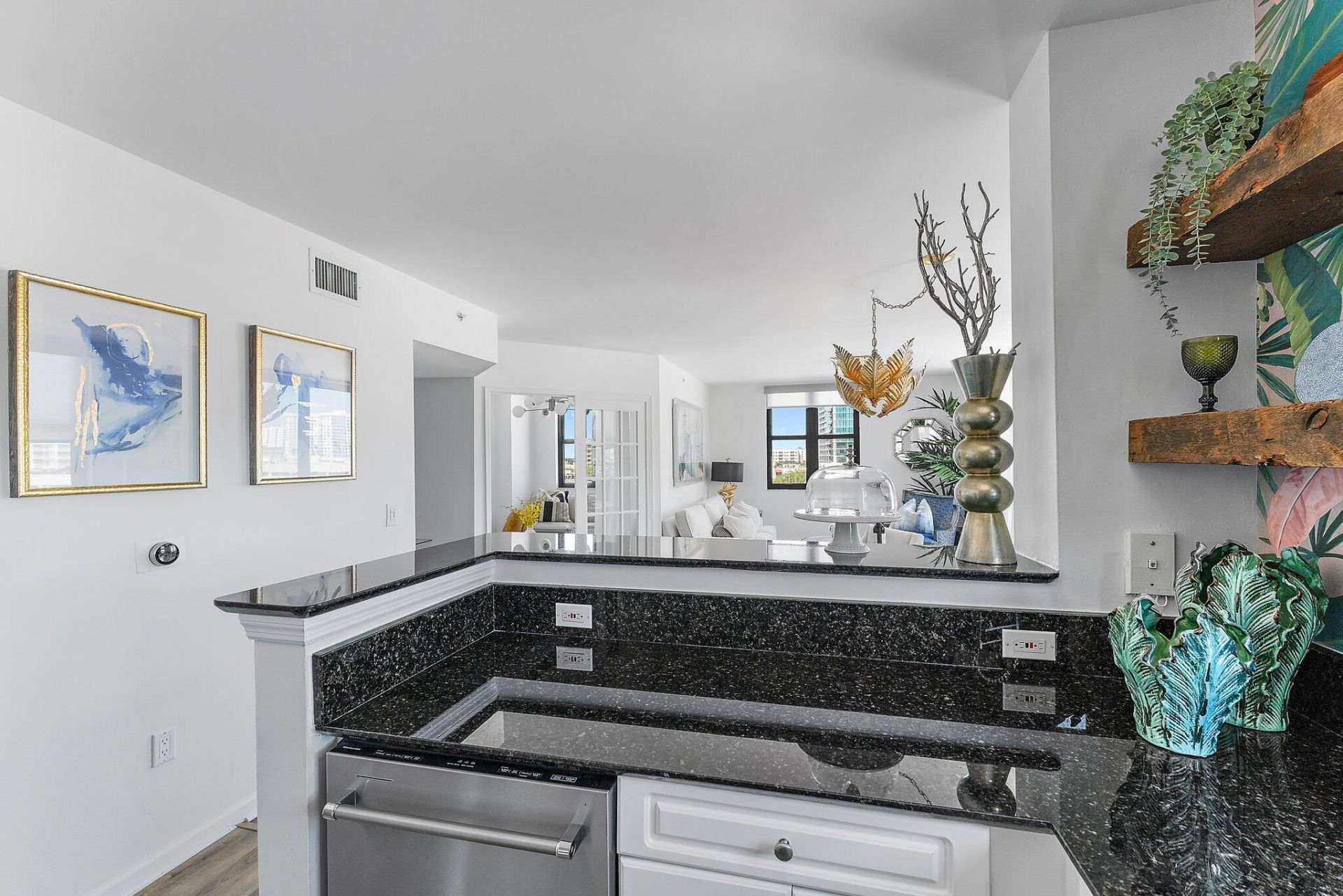 651 Okeechobee Boulevard, Unit 612, West Palm Beach, FL 33401 Photo