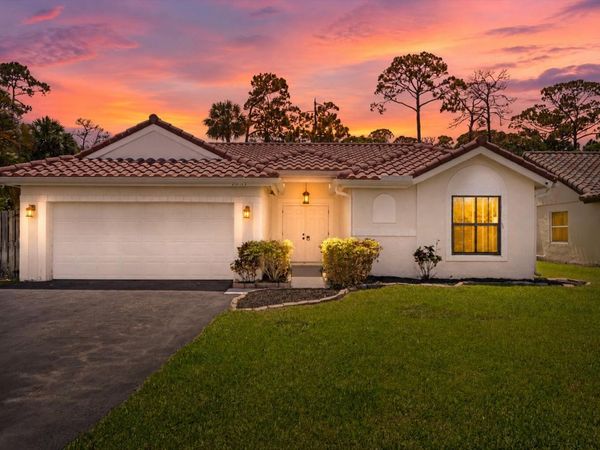 1051 New Parkview Place, Haverhill, FL 33417