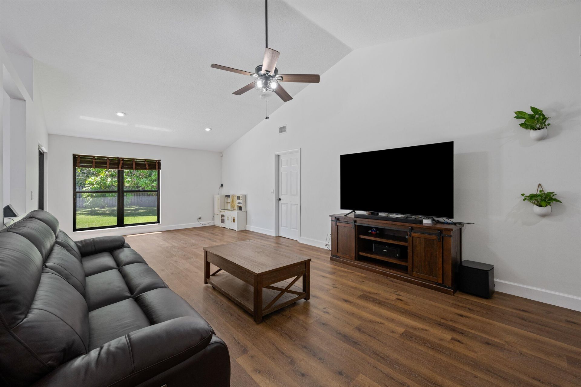 1051 New Parkview Place, Haverhill, FL 33417 Photo