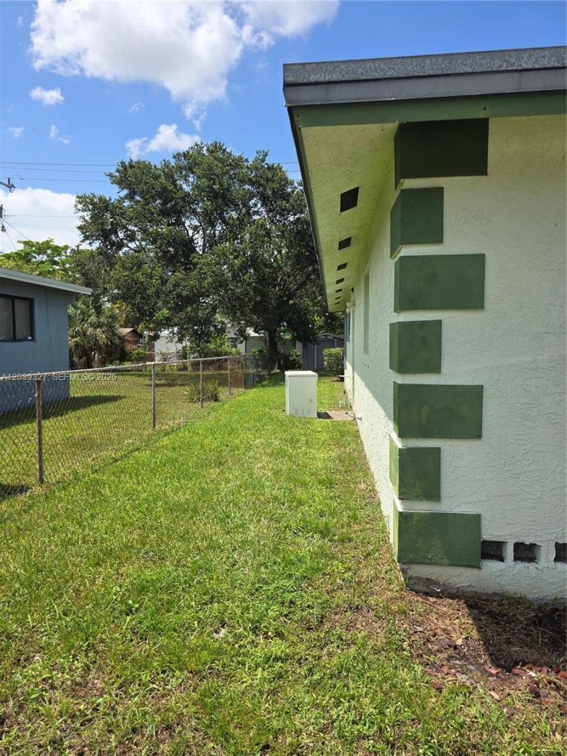 2581 NW 15th Ct, Fort Lauderdale, FL 33311 Photo
