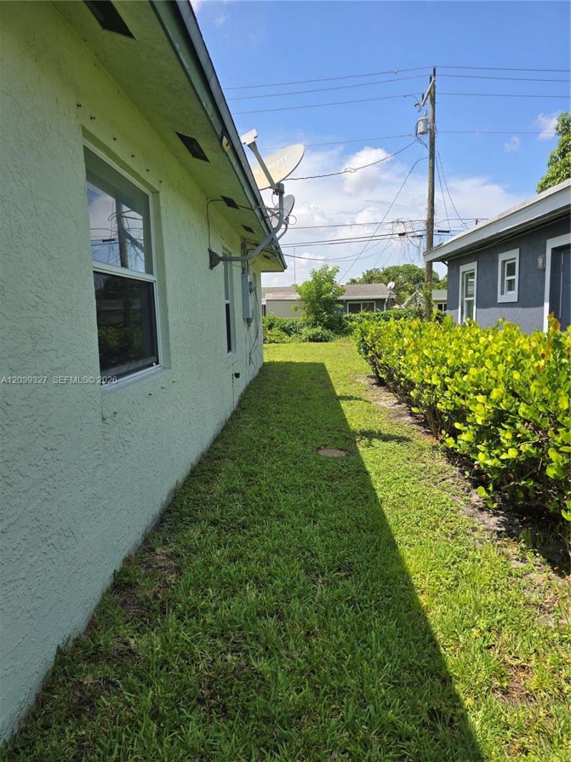 2581 NW 15th Ct, Fort Lauderdale, FL 33311 Photo