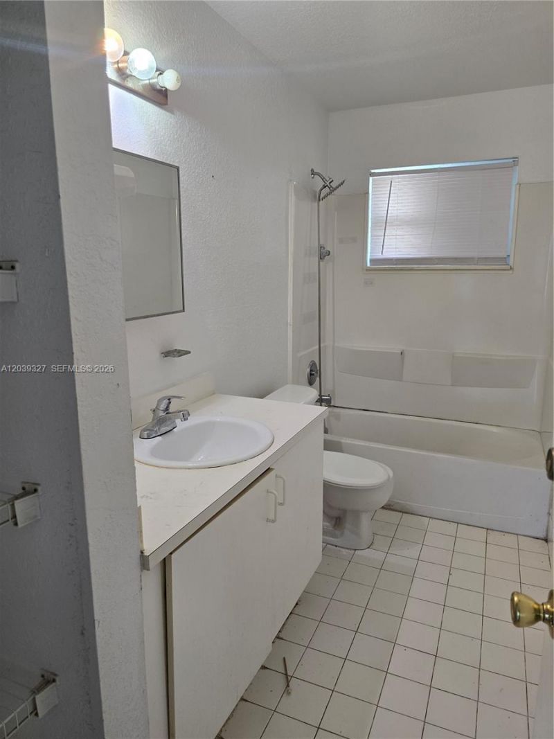 2581 NW 15th Ct, Fort Lauderdale, FL 33311 Photo