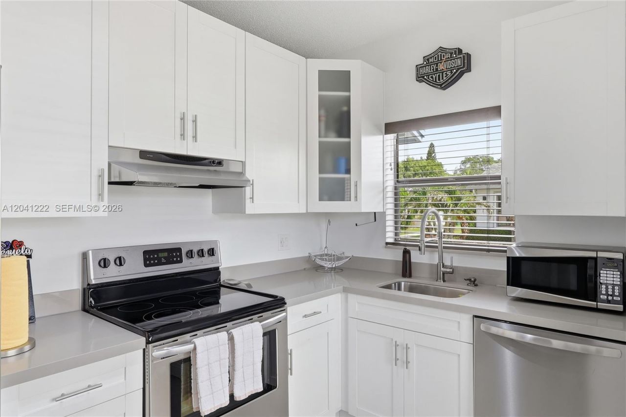 6443 SW 152nd Cir Pl, Unit 22-43, Miami, FL 33193 Photo