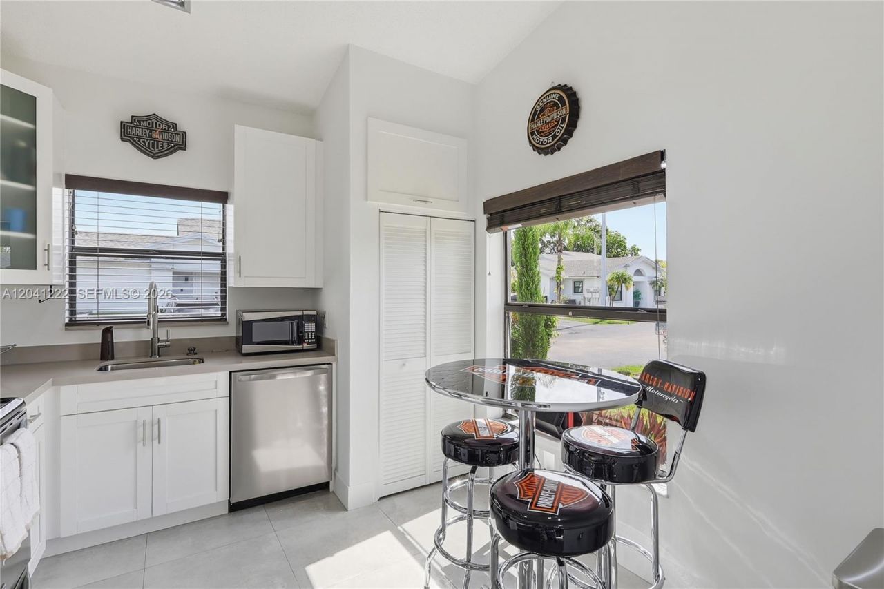 6443 SW 152nd Cir Pl, Unit 22-43, Miami, FL 33193 Photo