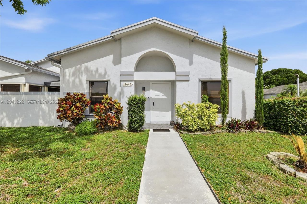 6443 SW 152nd Cir Pl, Unit 22-43, Miami, FL 33193 Photo