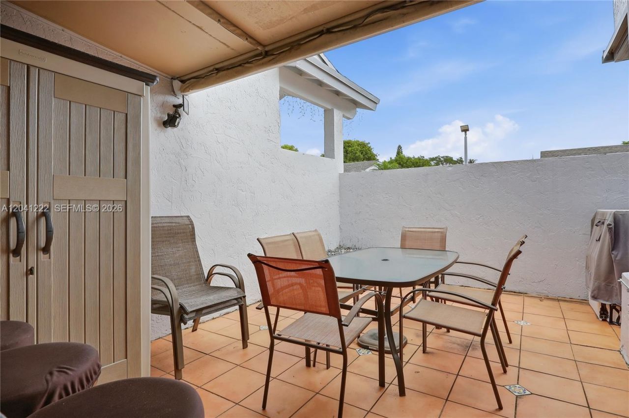 6443 SW 152nd Cir Pl, Unit 22-43, Miami, FL 33193 Photo
