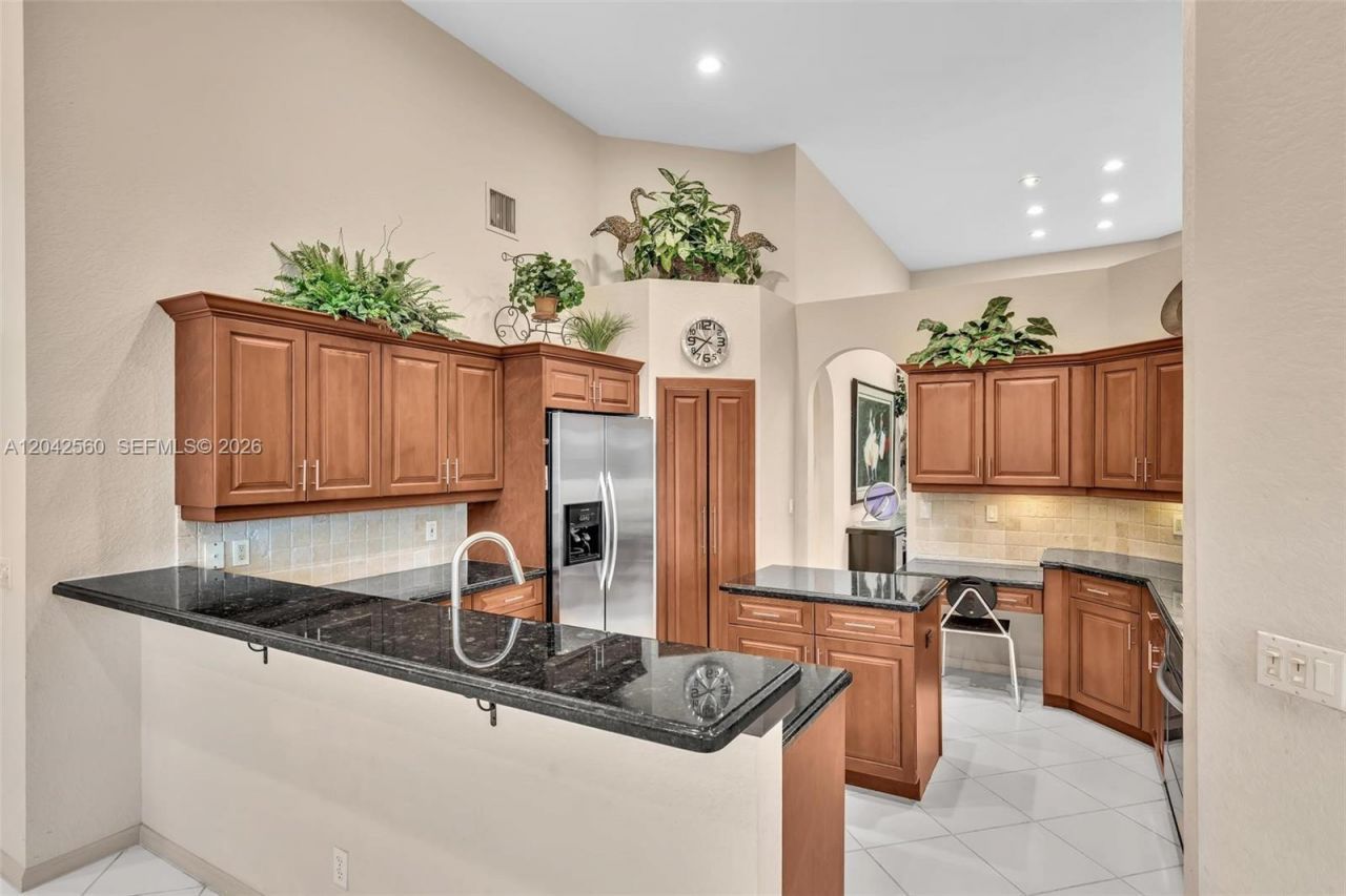 2733 Meadowood Dr , Weston, FL 33332 Photo