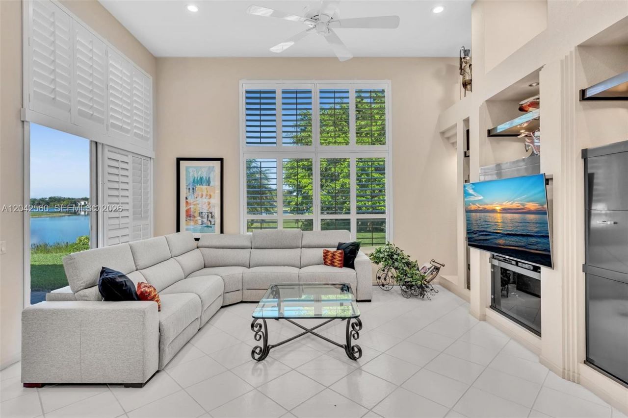 2733 Meadowood Dr , Weston, FL 33332 Photo