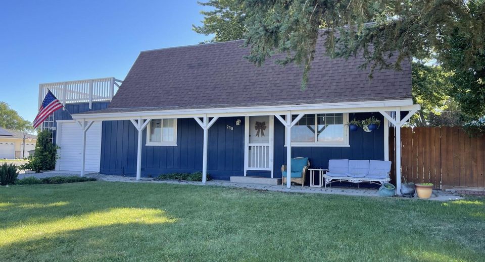 230 N Mountain View Street, Yerington, NV 89447 Photo