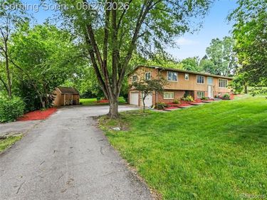 8614 Meadowland Court, York Twp, MI 48176