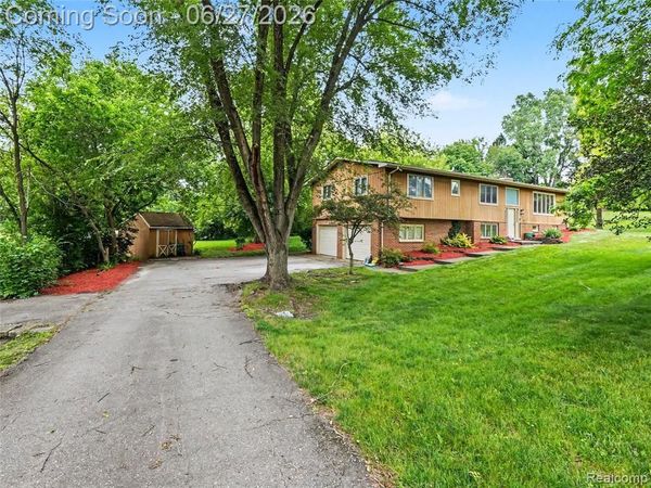 8614 Meadowland Court, York Twp, MI 48176