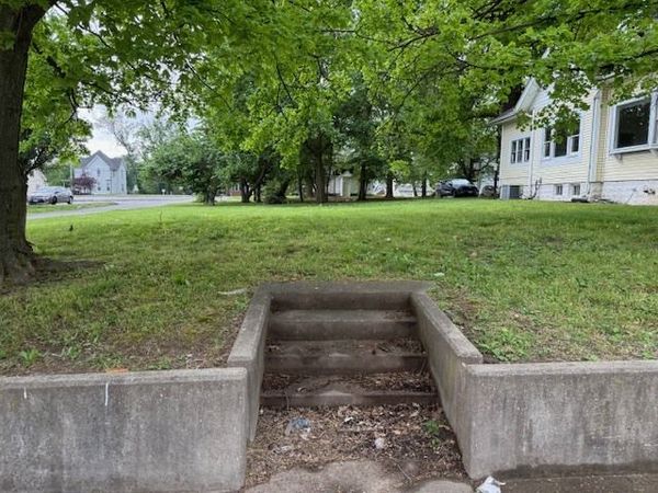 313 W Walnut Street , Carbondale, IL 62901