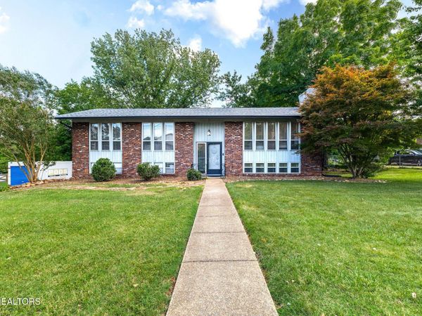 9000 Stately Circle, Knoxville, TN 37923