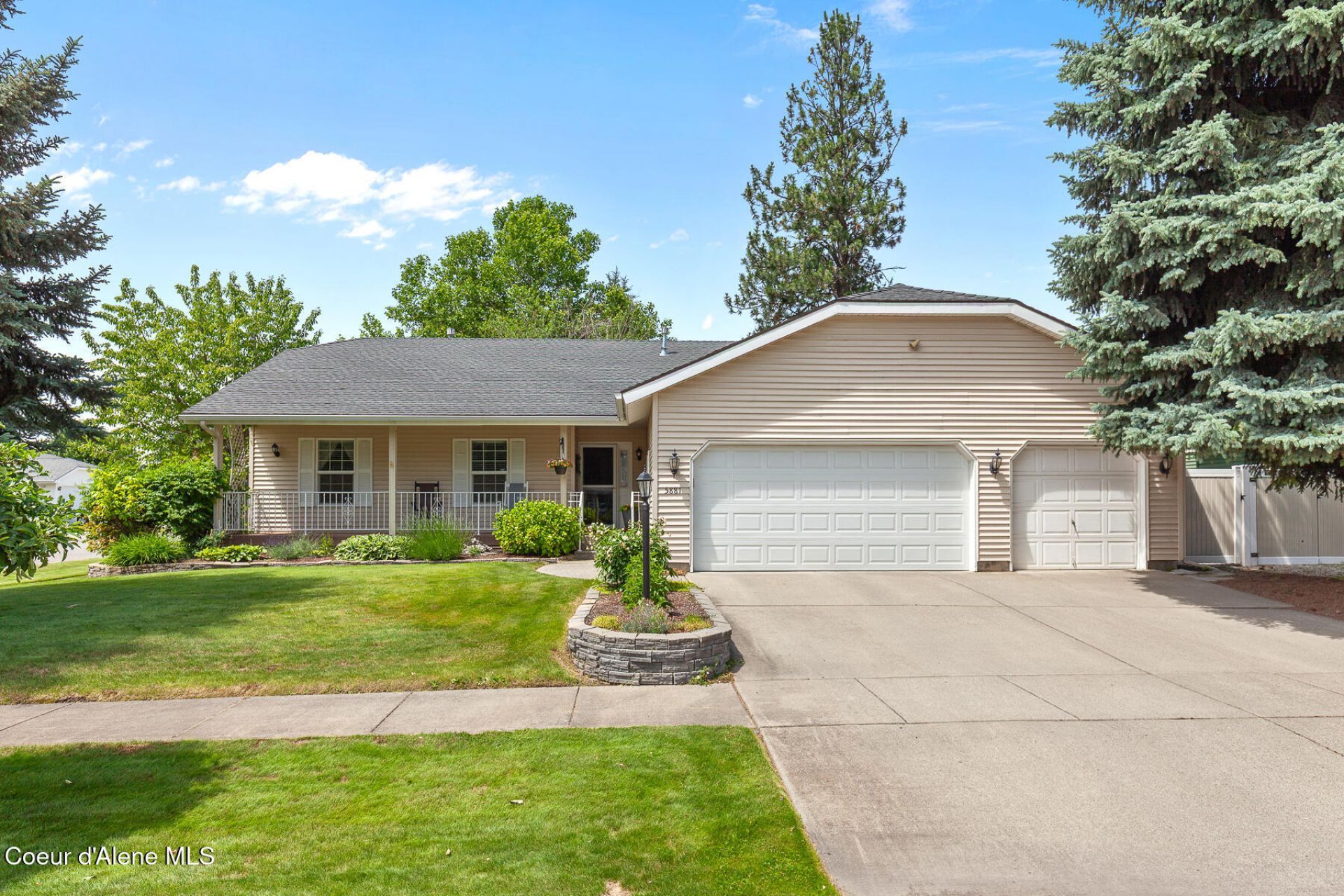 5881 N Isabella Dr, Coeur d Alene, ID 83815 Main Photo