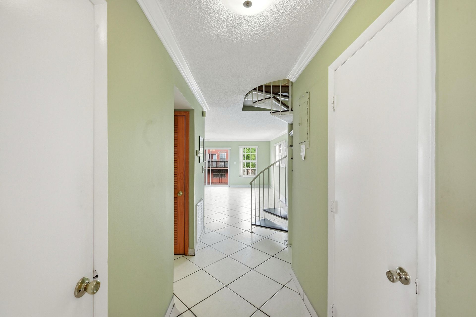 670 Tennis Club Drive, Unit 312, Fort Lauderdale, FL 33311 Photo