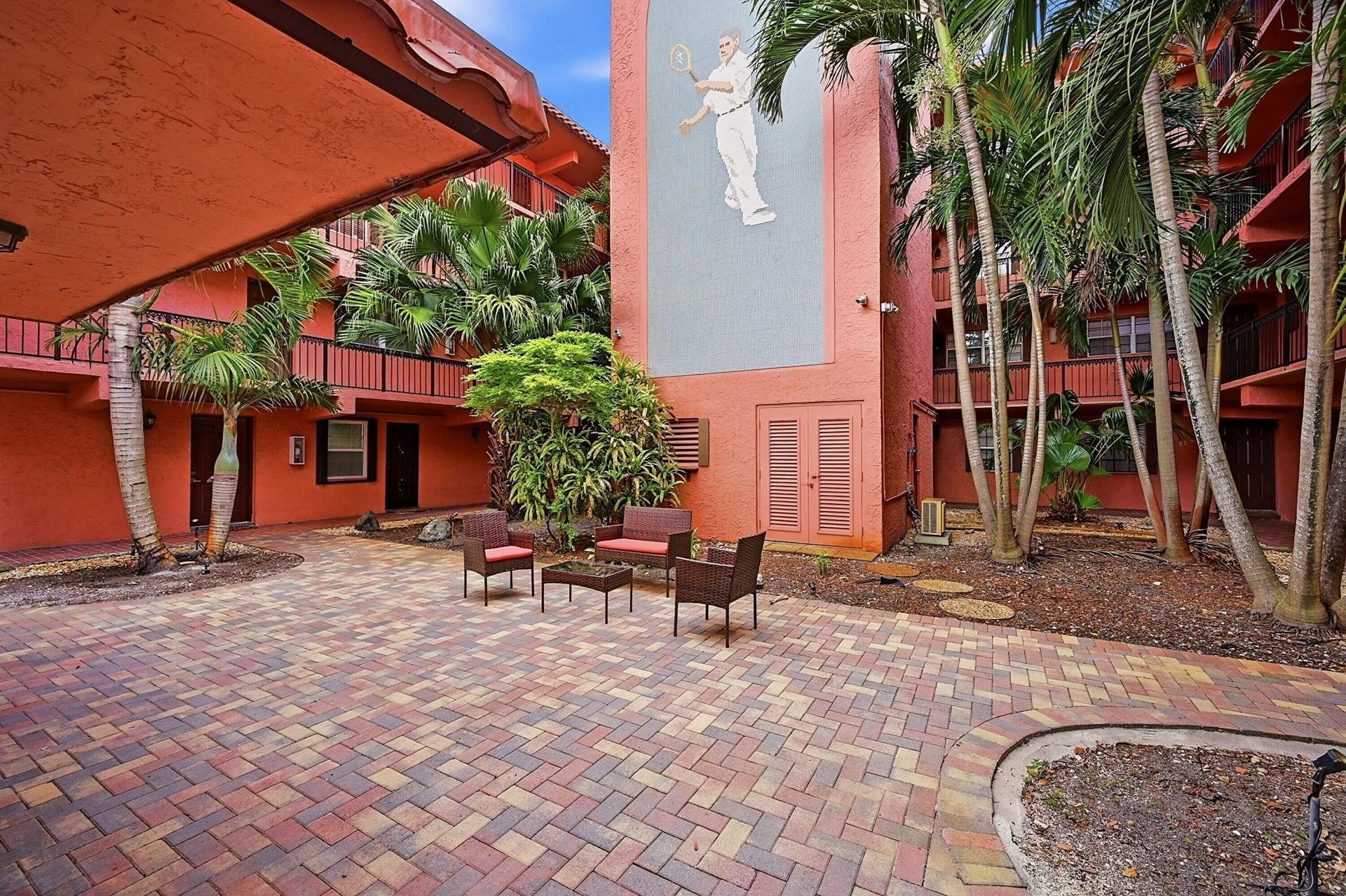 670 Tennis Club Drive, Unit 312, Fort Lauderdale, FL 33311 Photo