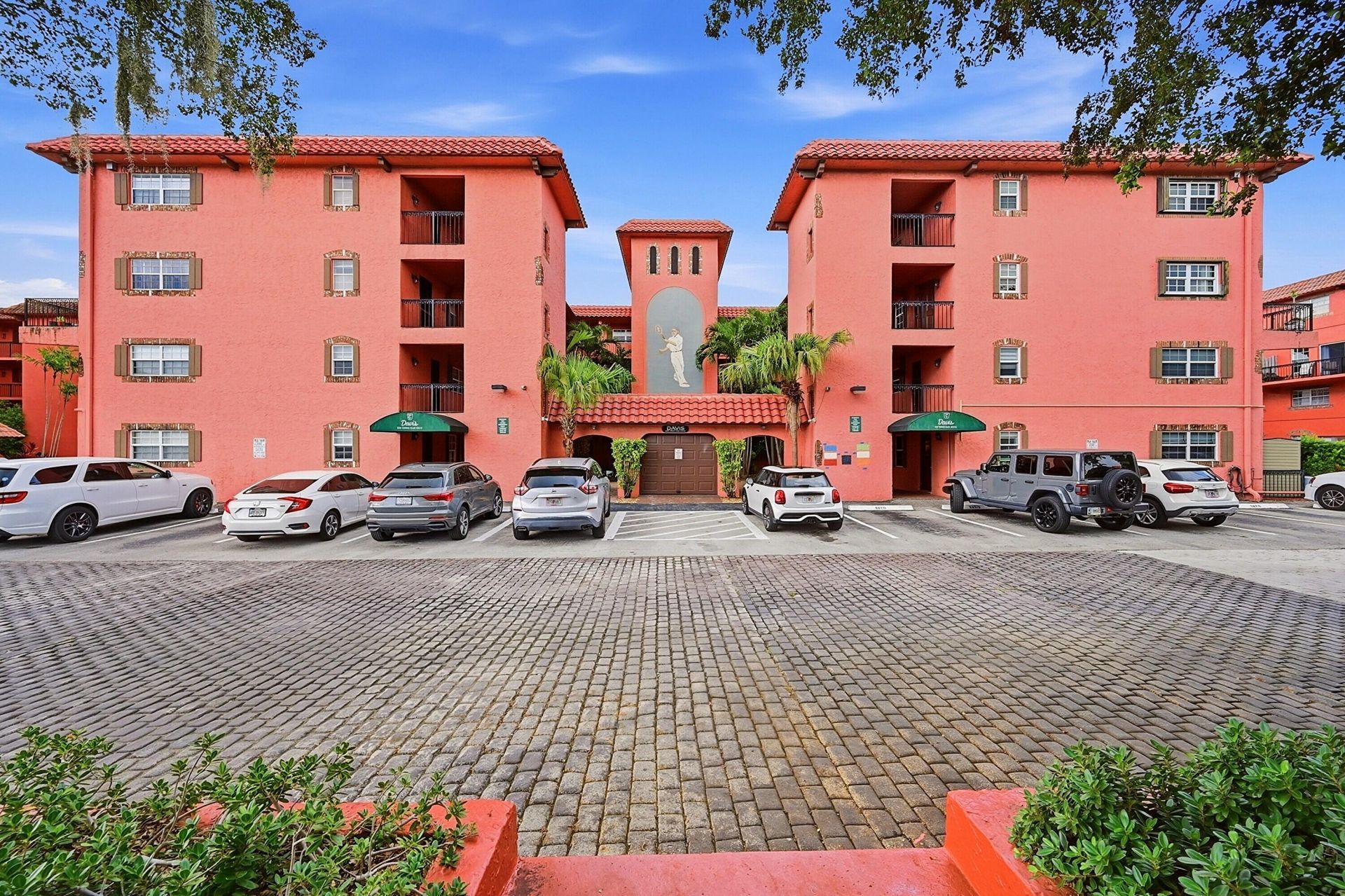 670 Tennis Club Drive, Unit 312, Fort Lauderdale, FL 33311 Photo