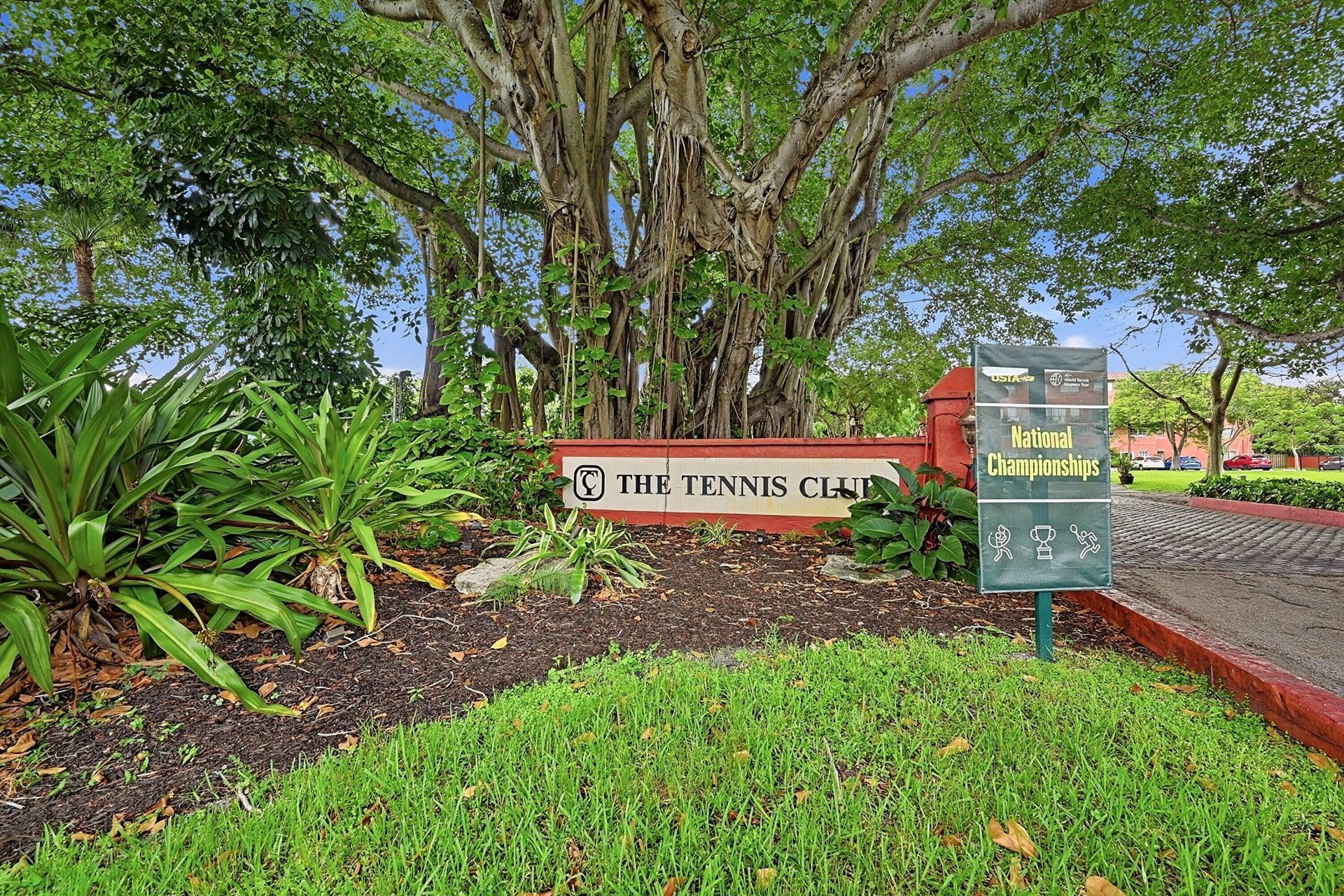 670 Tennis Club Drive, Unit 312, Fort Lauderdale, FL 33311 Photo