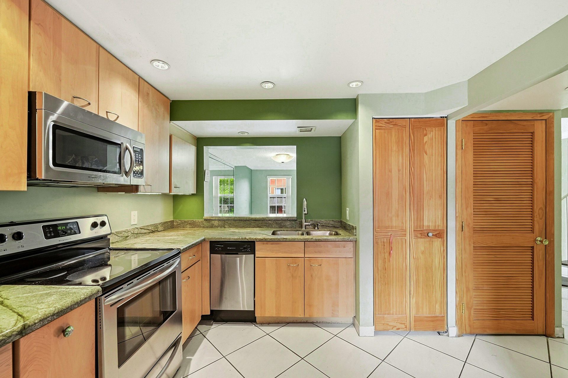 670 Tennis Club Drive, Unit 312, Fort Lauderdale, FL 33311 Photo