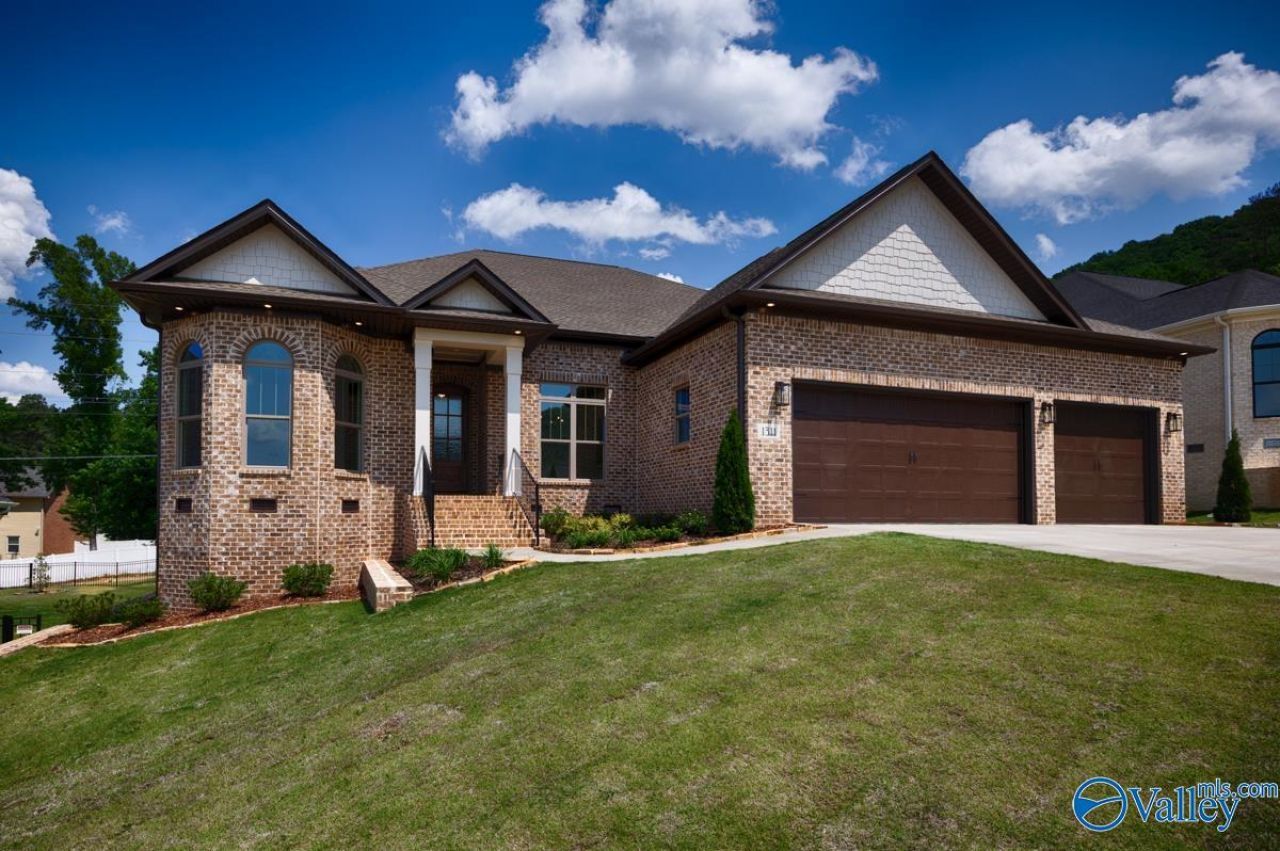 1302 Camellia Court Circle, Huntsville, AL 35803 Main Photo