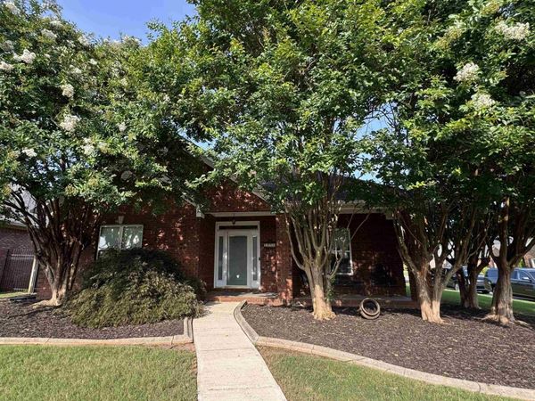 1020 Brookshire Lane SE, Decatur, AL 35601
