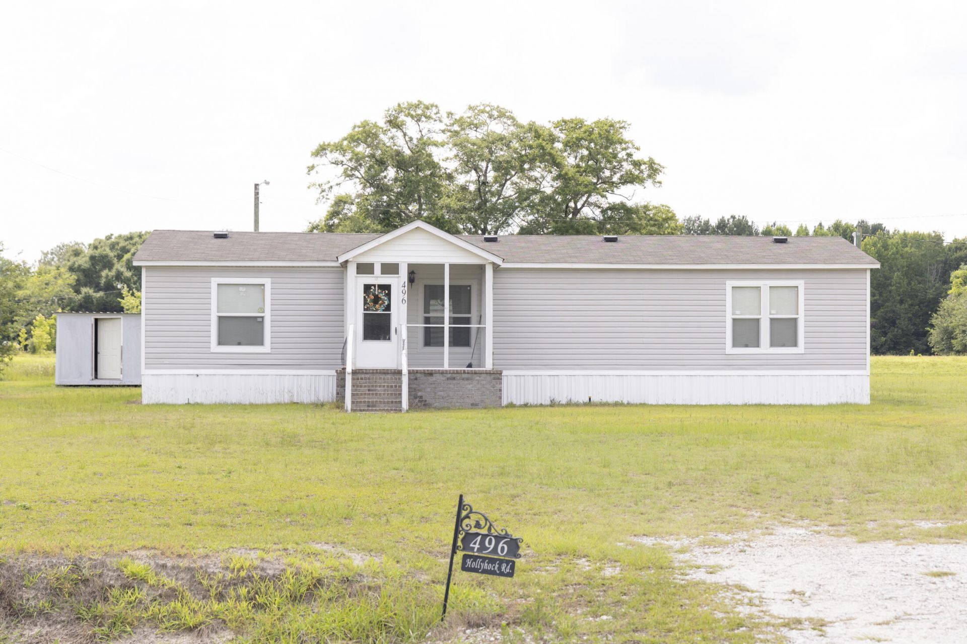 496 Hollyhock Road Photo 2